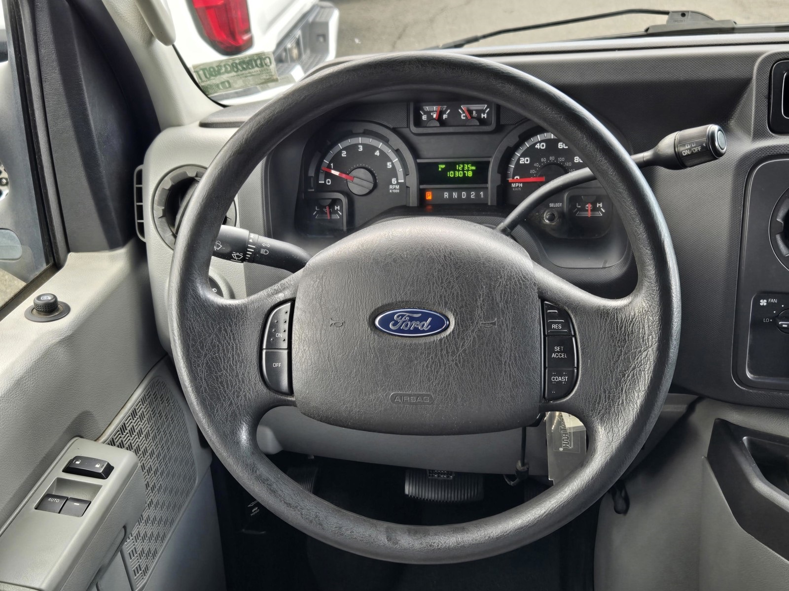 2012 Ford E-250 Cargo photo 14