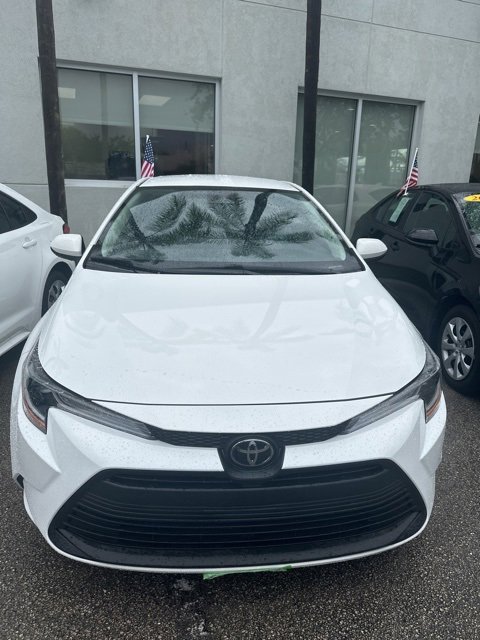 2023 Toyota Corolla LE photo 2