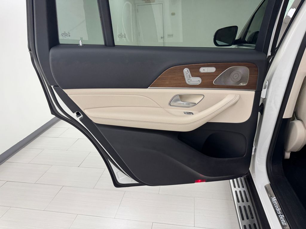 2022 Mercedes Benz GLS 450 4MATIC photo 11