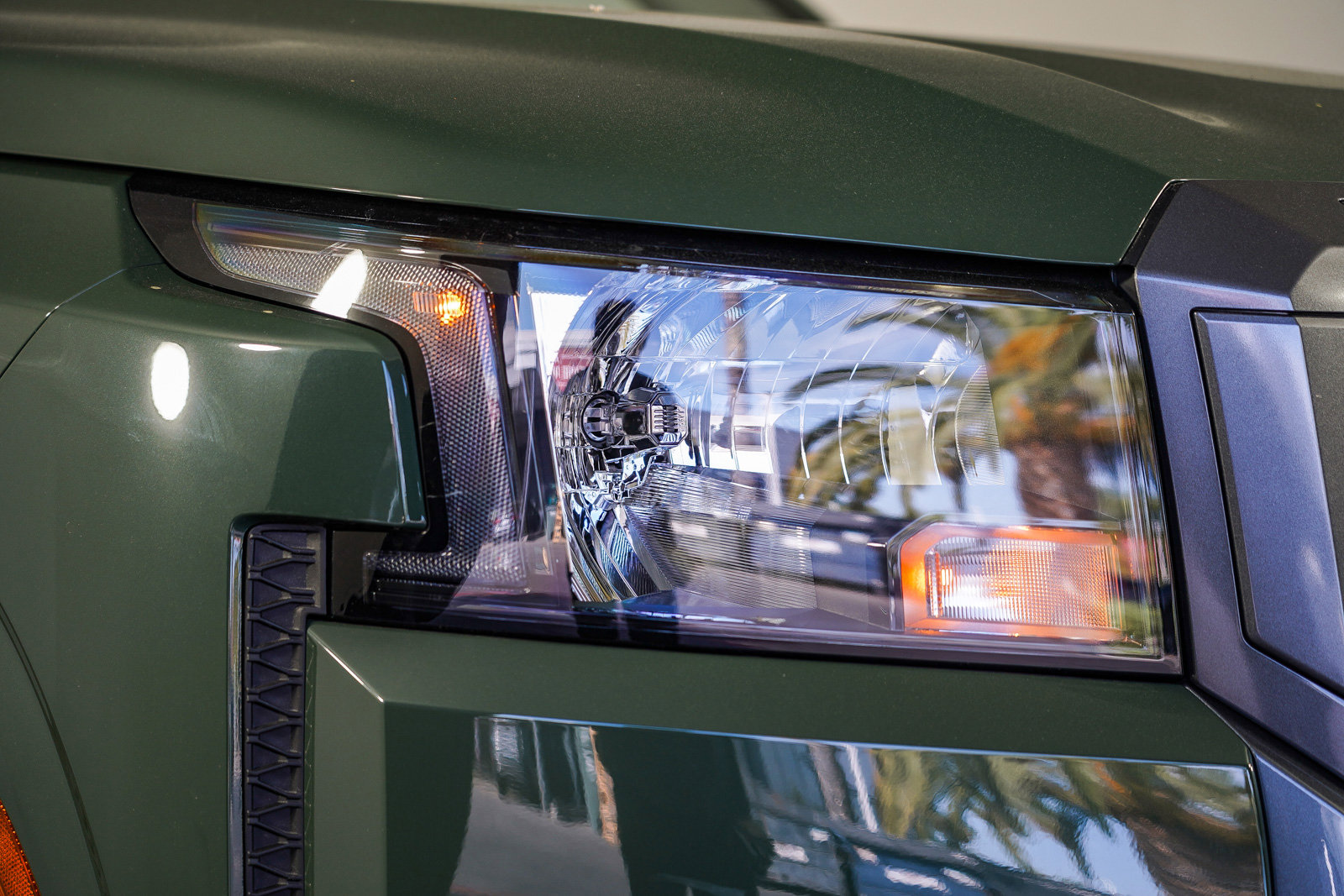 2025 Nissan Frontier Crew Cab SV photo 2