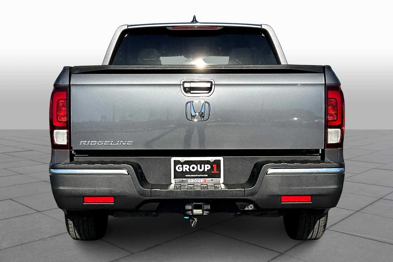 2017 Honda Ridgeline RTL-T photo 4