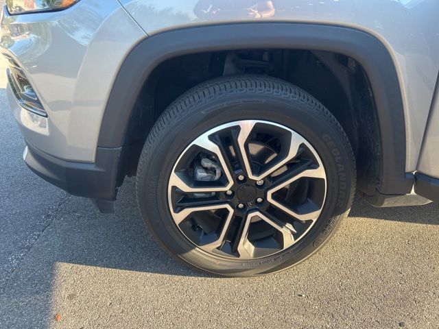 2022 Jeep Compass Limited photo 13