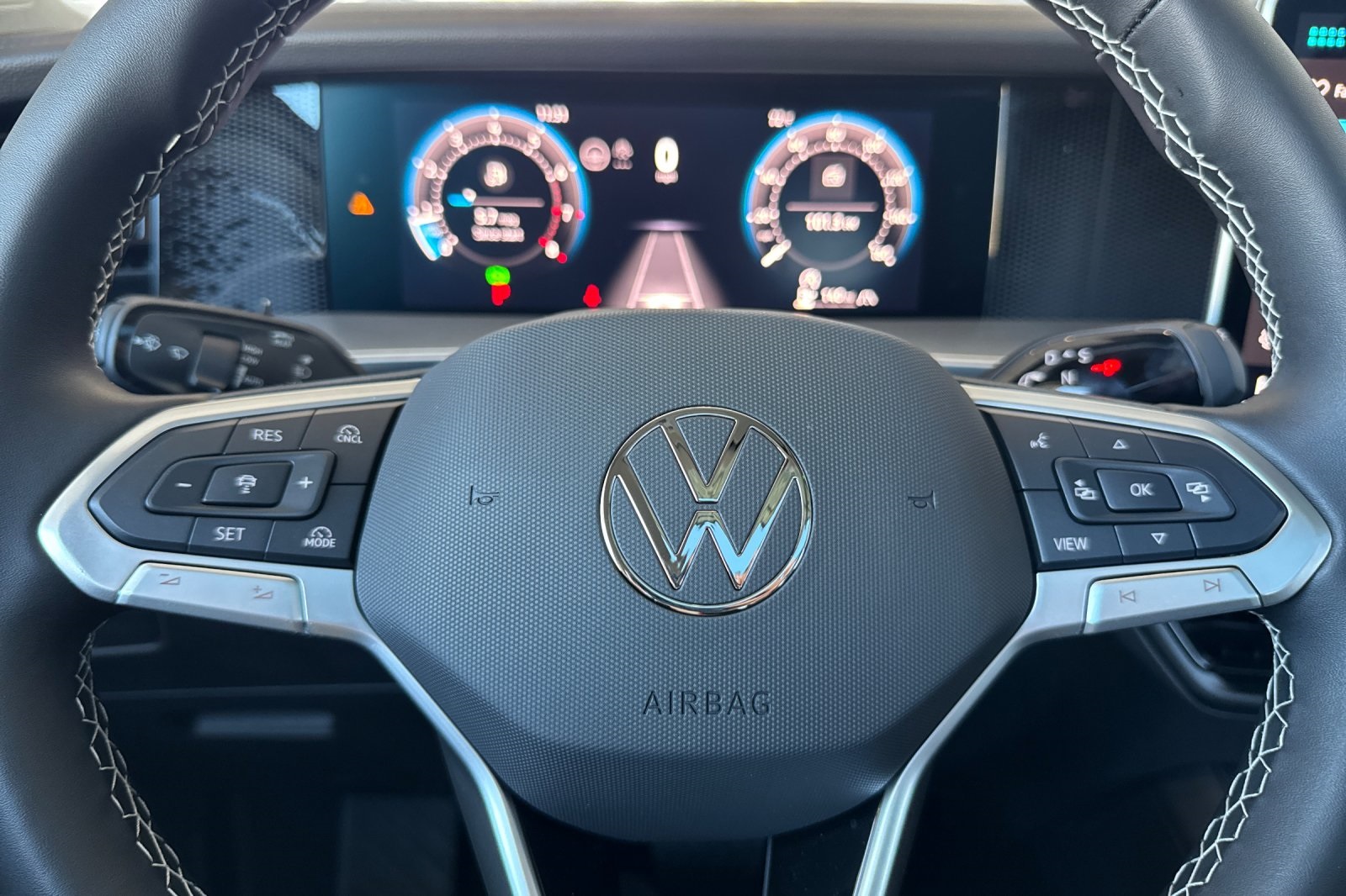2025 Volkswagen Tiguan SE photo 19