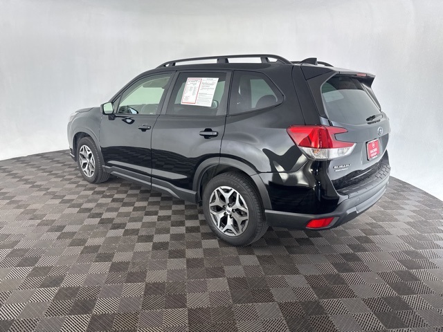 2022 Subaru Forester Premium photo 7