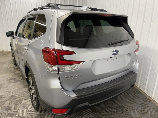 2020 Subaru Forester Premium photo 5