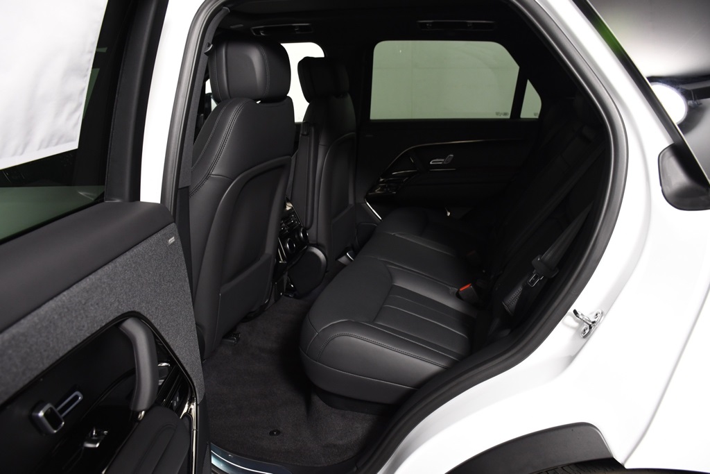 2025 Land Rover Range Rover Sport SE photo 14
