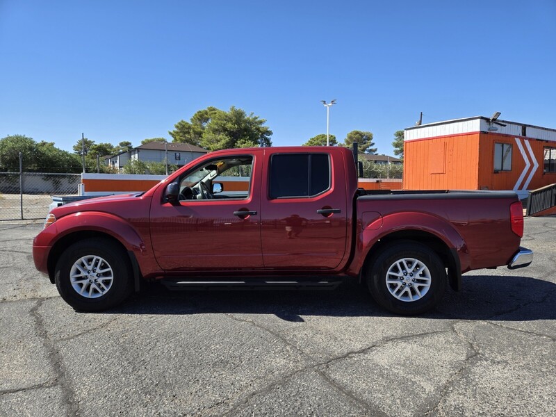 2021 Nissan Frontier SV photo 2