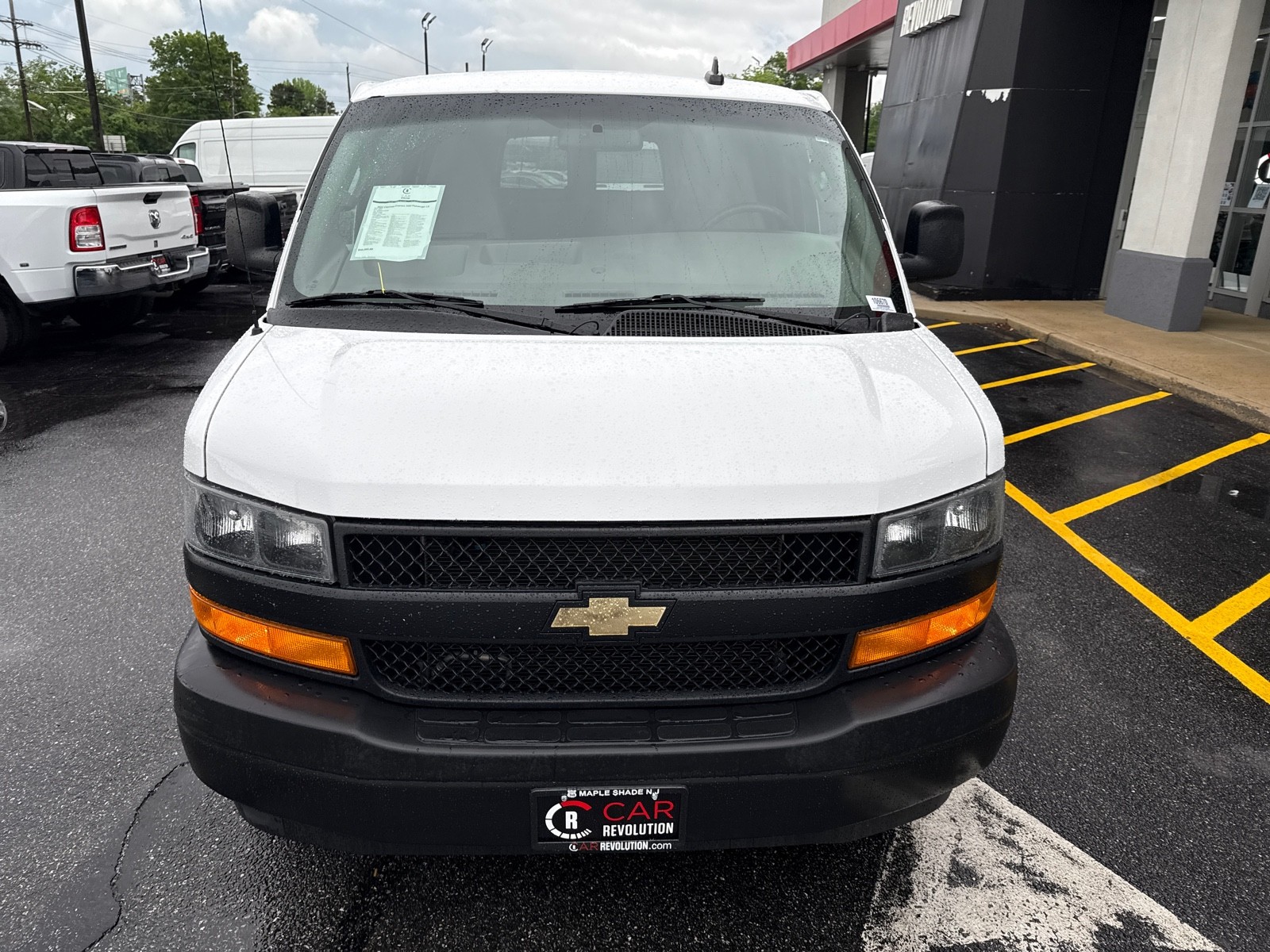 2022 Chevrolet Express 3500 Passenger LS photo 2