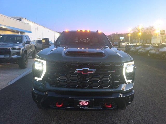 2026 Chevrolet Silverado 2500HD ZR2 photo 2