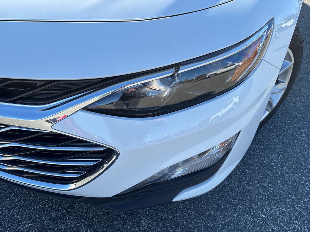 2024 Chevrolet Malibu 1LT photo 2