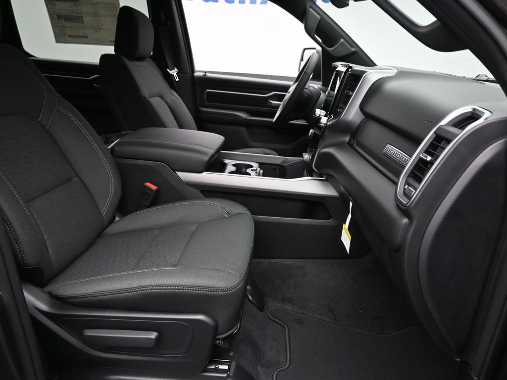 2025 Ram 1500 Big Horn photo 5