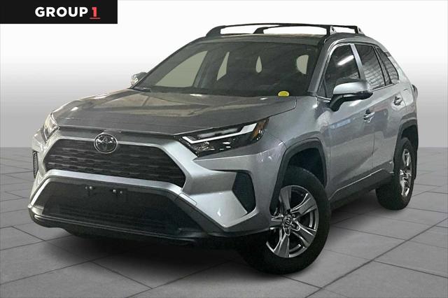 2025 Toyota RAV4 XLE's photo