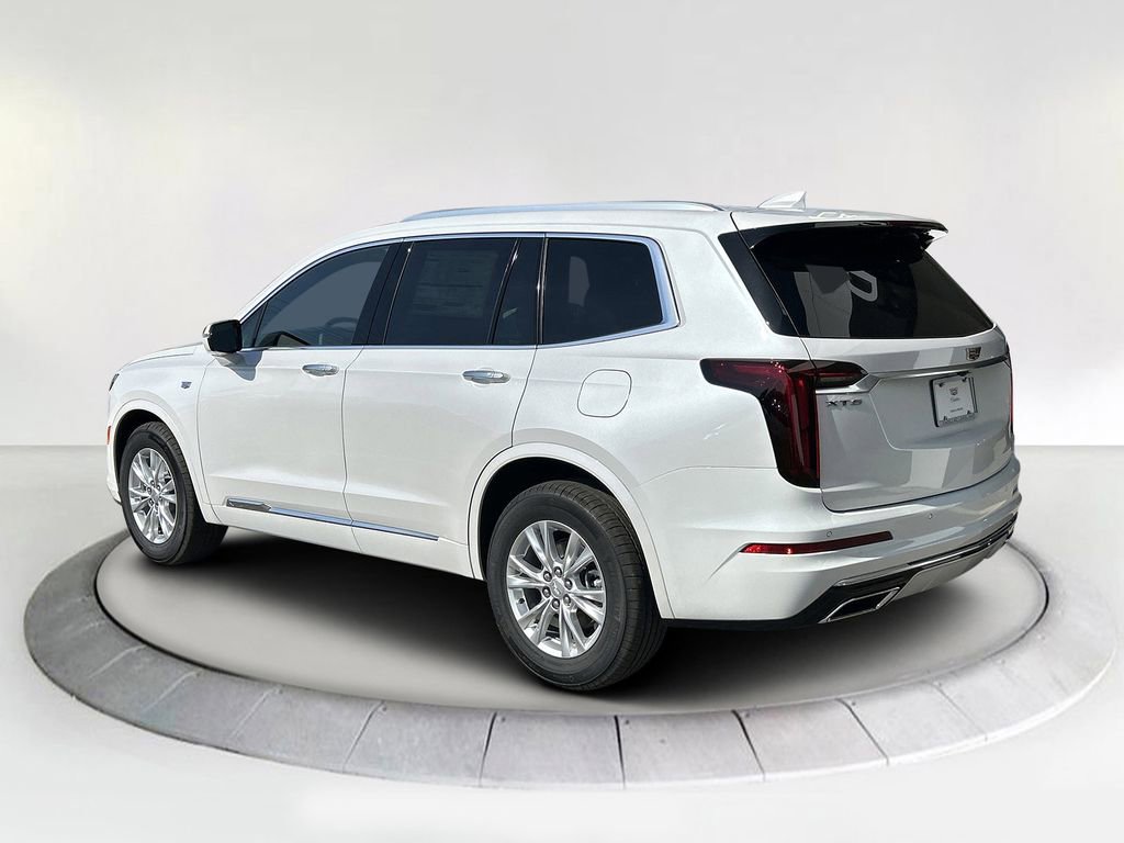 2025 Cadillac XT6 Luxury photo 3