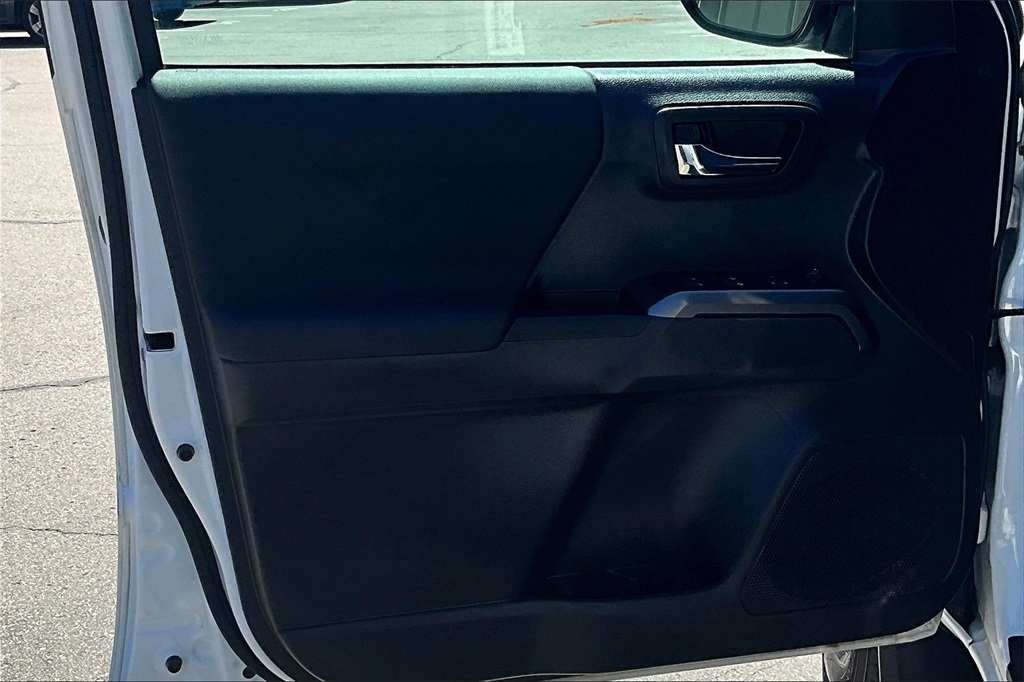 2023 Toyota Tacoma TRD Off-Road photo 9