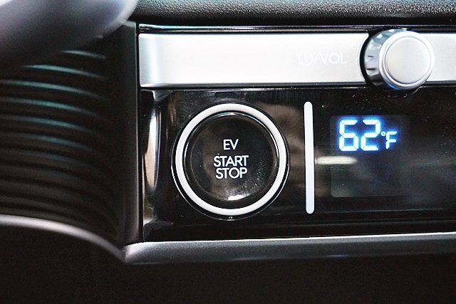 Used 2023 Gray Hyundai SEL image 28