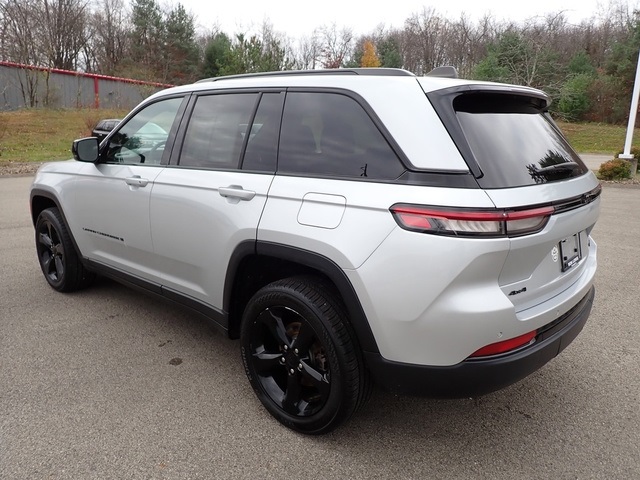 2024 Jeep Grand Cherokee Limited photo 2