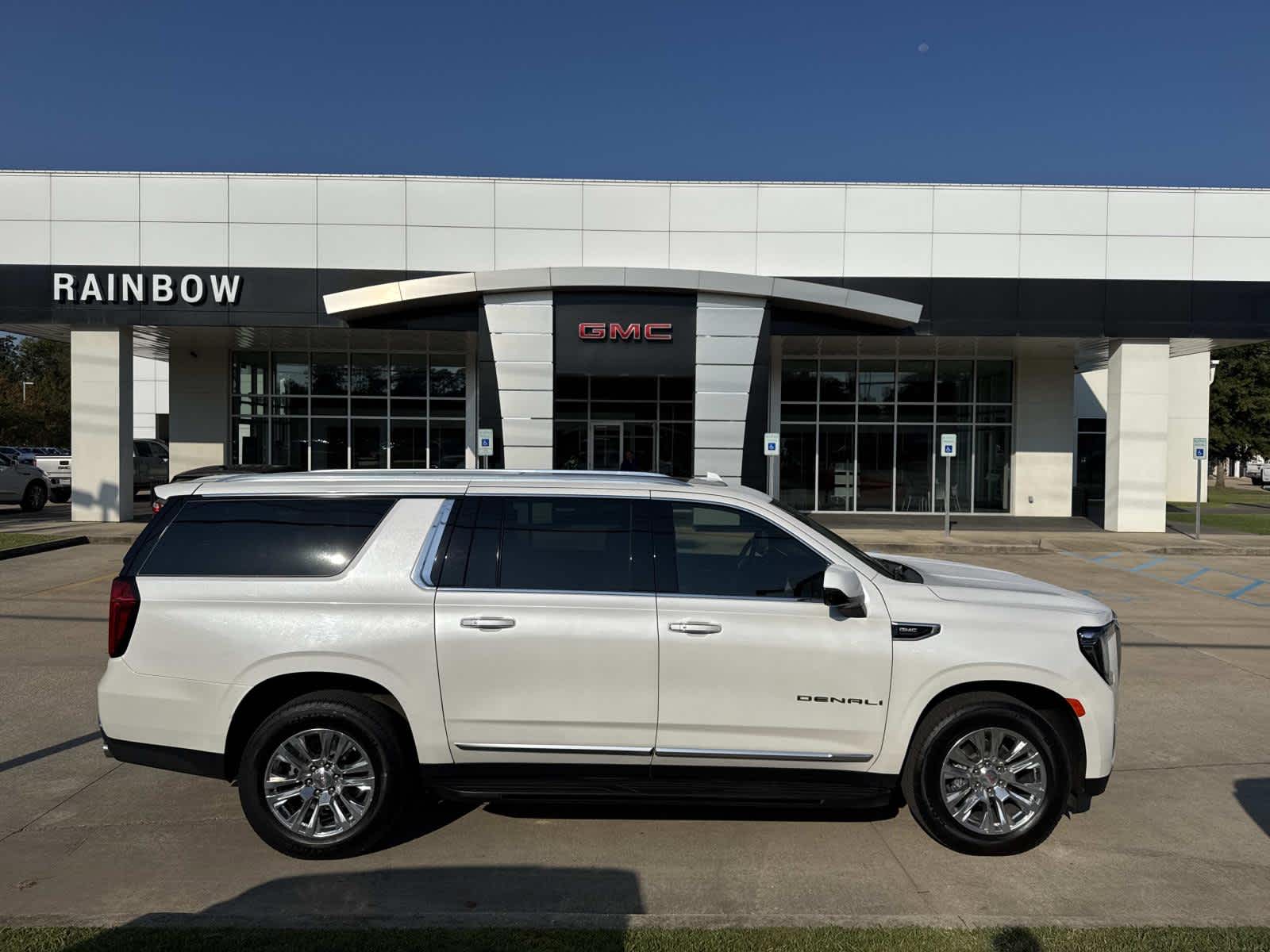 2022 GMC Yukon XL Denali's photo