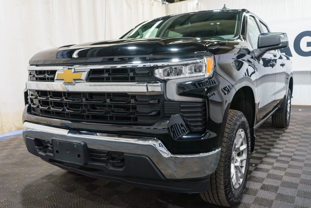 2022 Chevrolet Silverado 1500 LT photo 2
