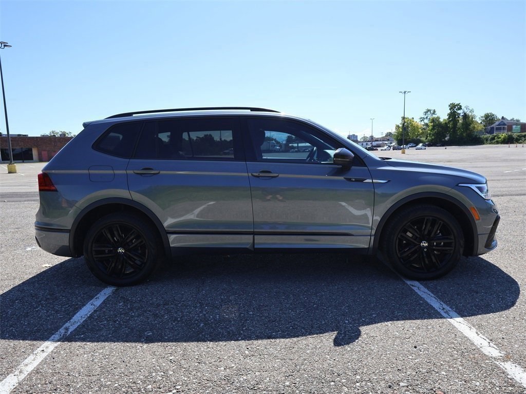 2022 Volkswagen Tiguan SE R-Line Black photo 5