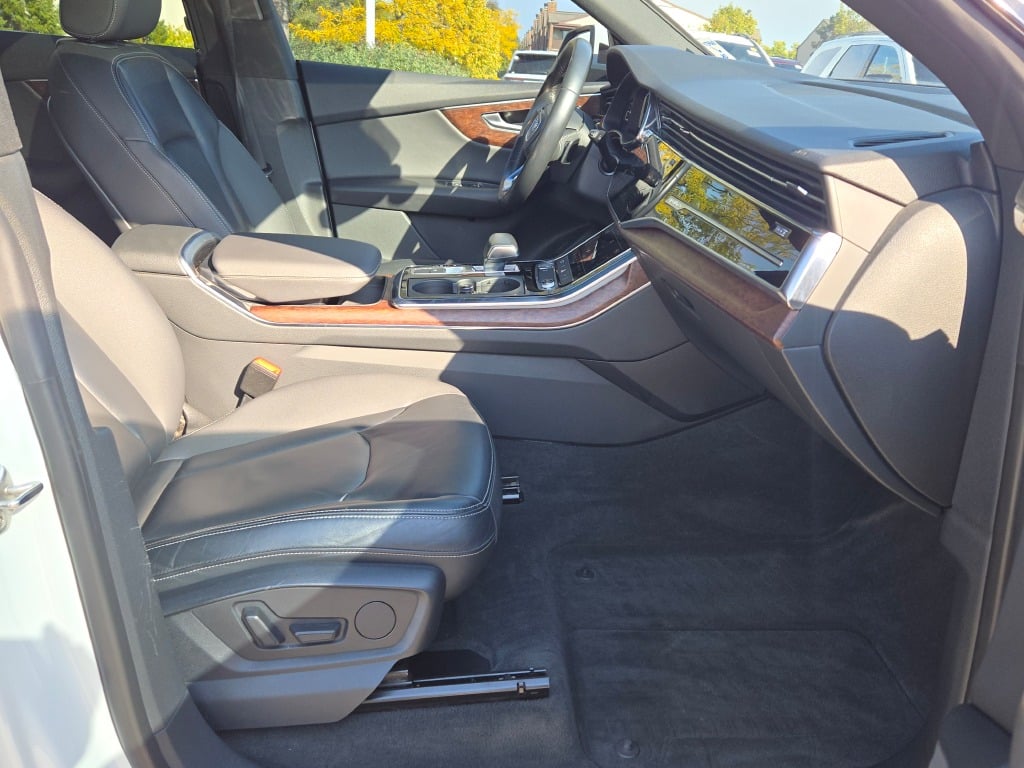 2019 Audi Q8 Premium photo 4