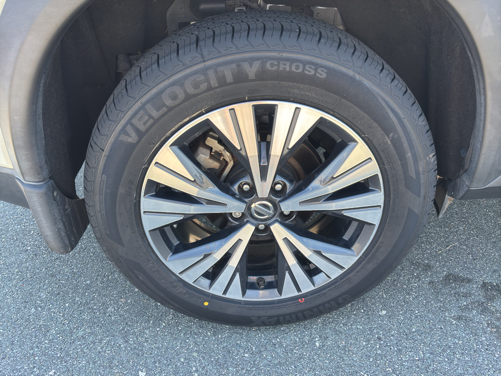 2021 Nissan Rogue SV photo 14