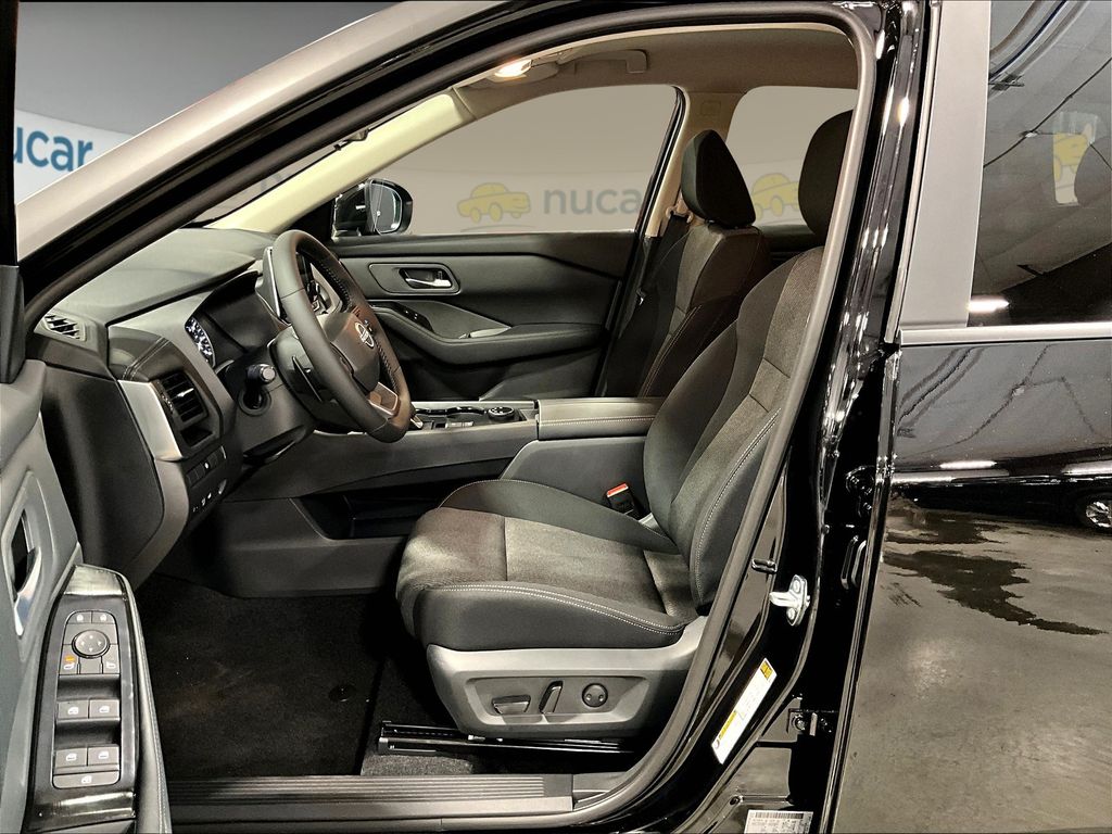 2026 Nissan Rogue SV photo 9