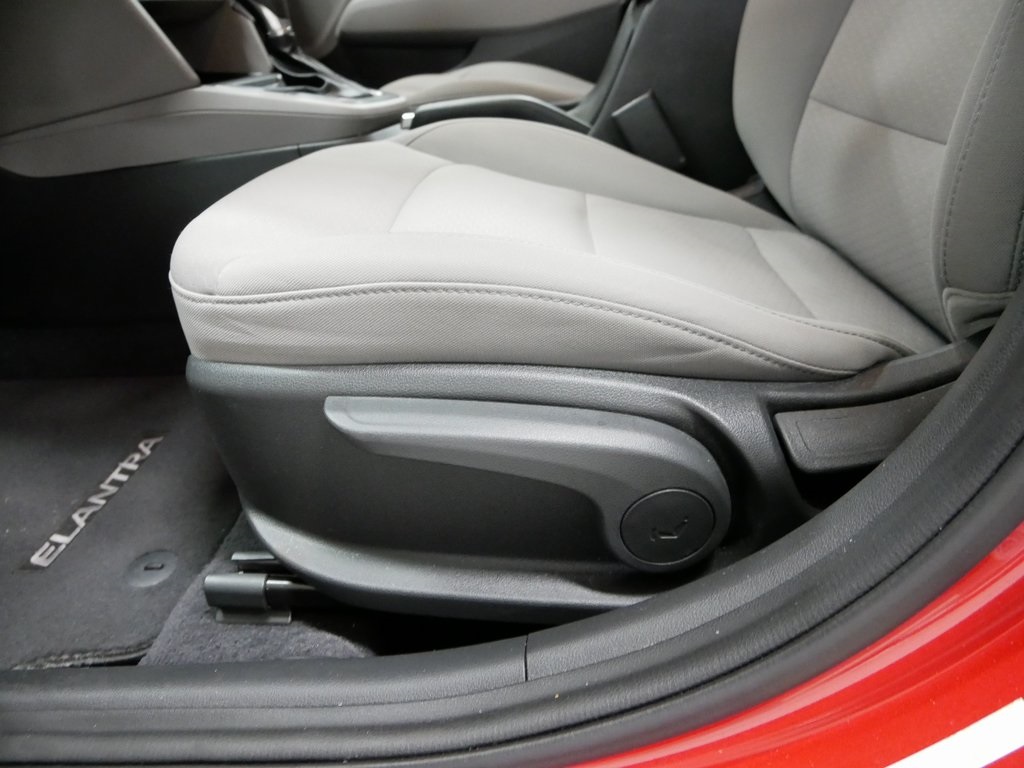 2020 Hyundai Elantra Value Edition photo 14