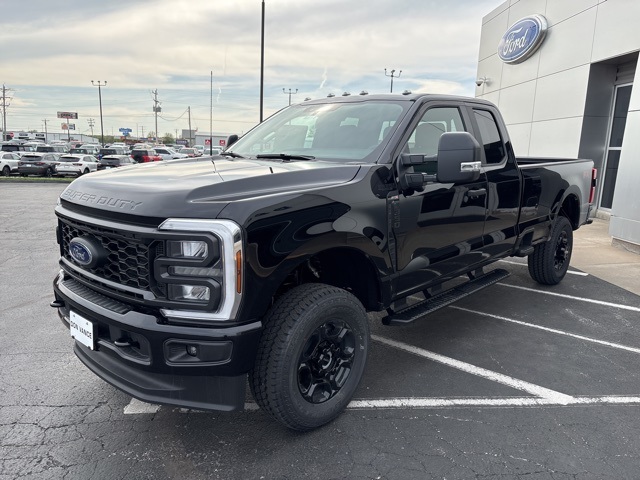 2025 Ford F-350 XL photo 2