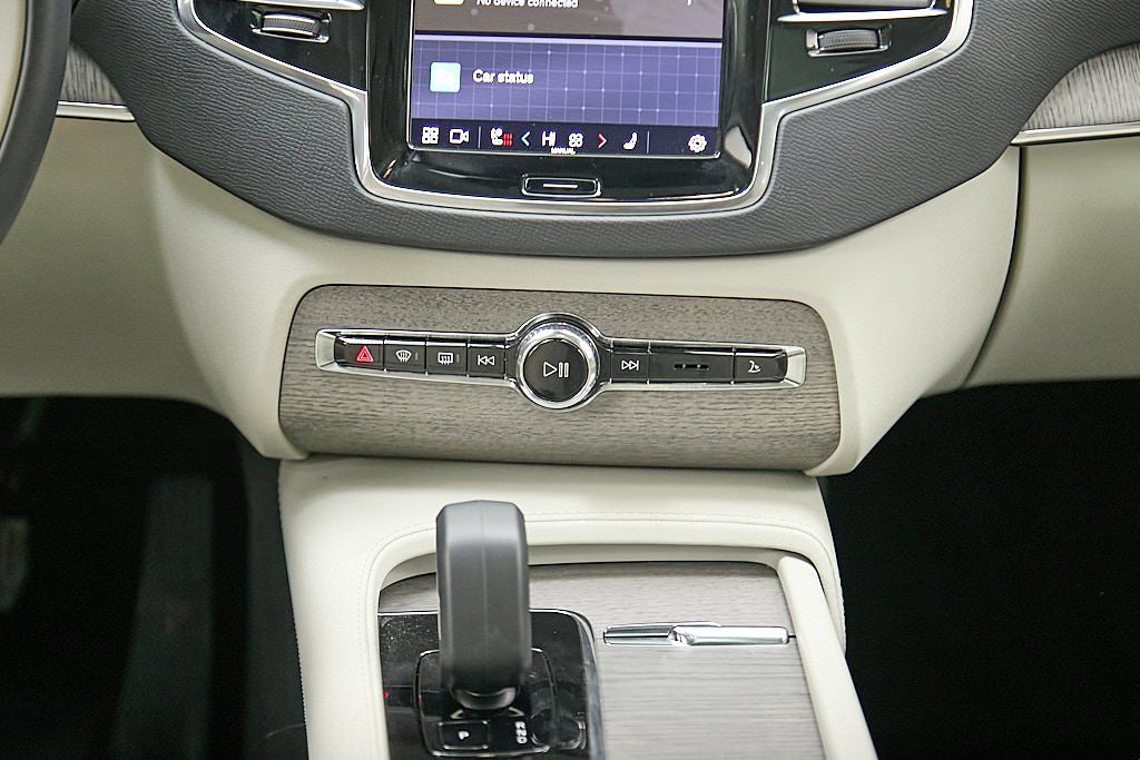 2023 VOLVO XC90 - Image 31