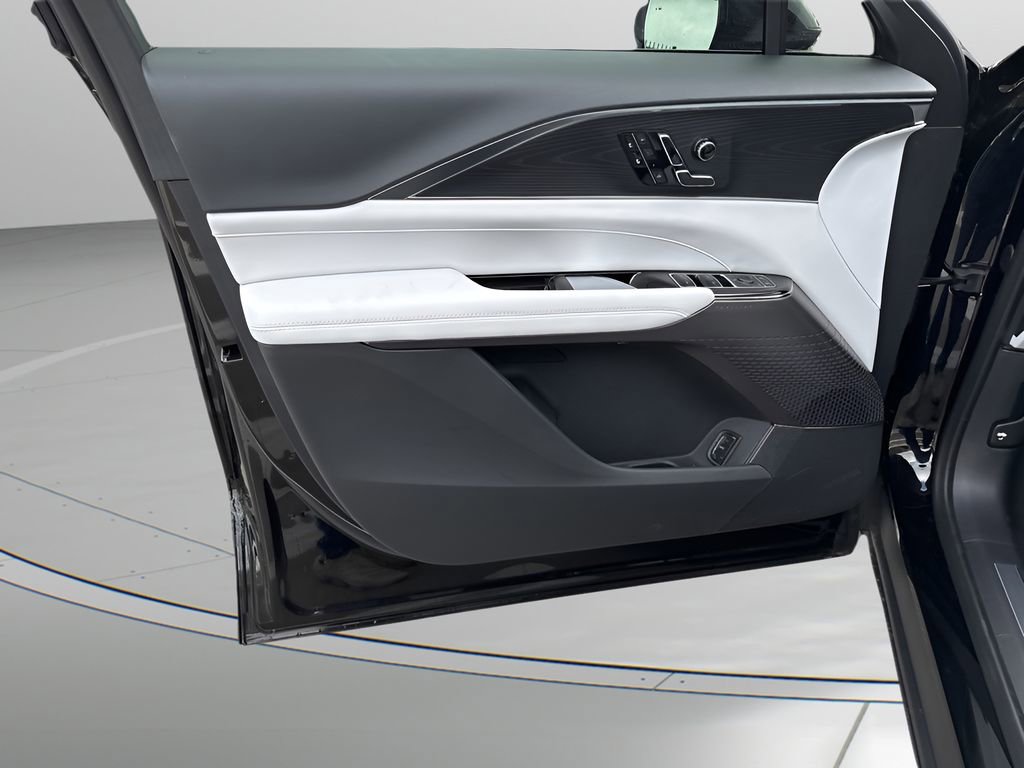 2025 Cadillac Lyriq Sport photo 14