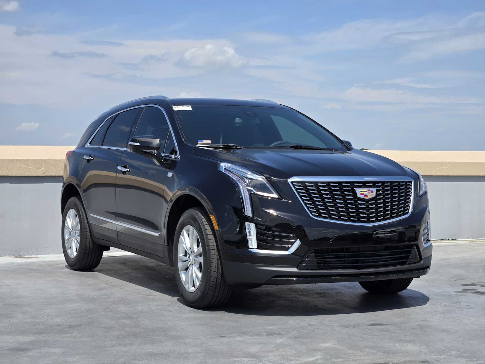 2025 Cadillac XT5 Luxury photo 2