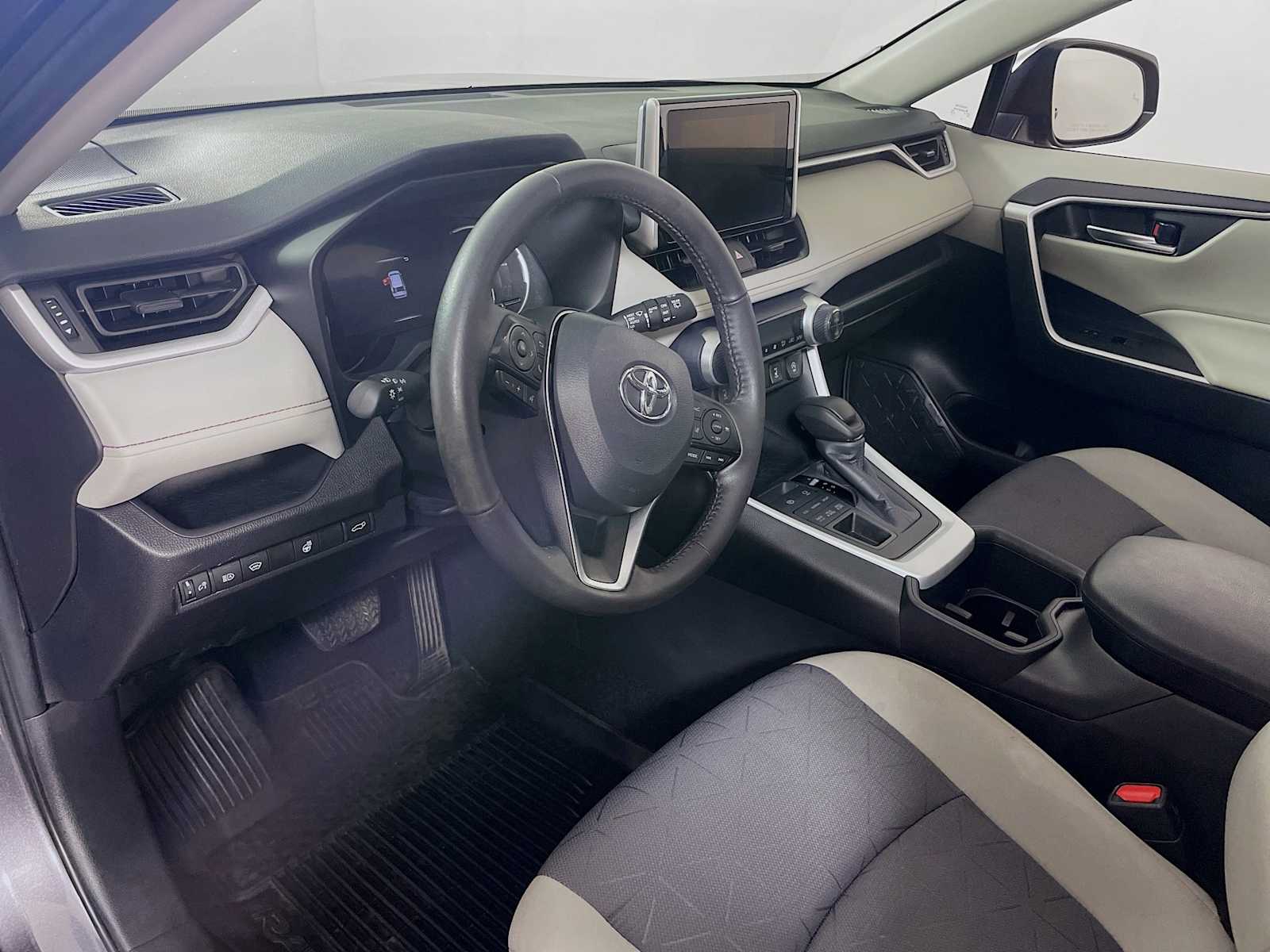 2024 Toyota RAV4 XLE photo 7
