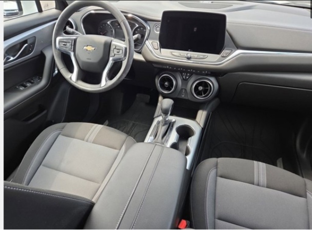 2023 Chevrolet Blazer 2LT photo 2