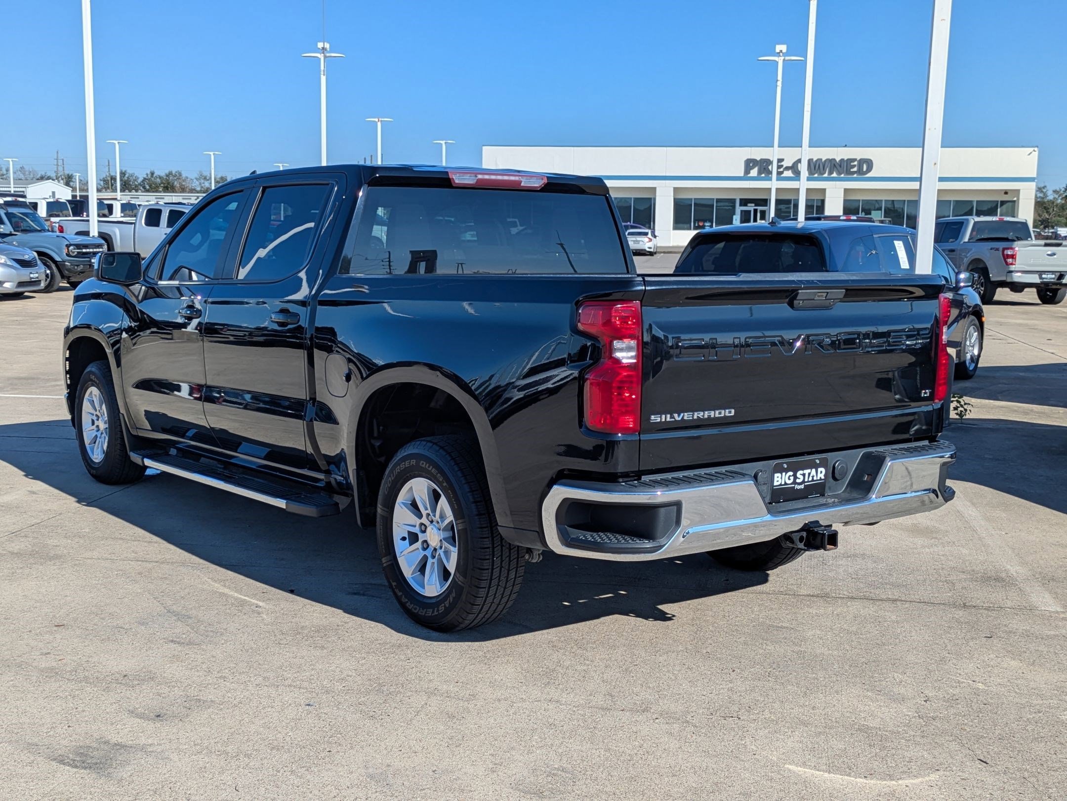 2021 Chevrolet Silverado 1500 LT photo 2