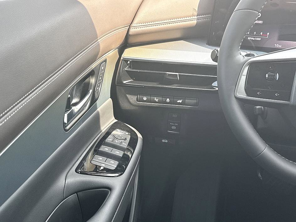 2025 Nissan Murano Platinum photo 13