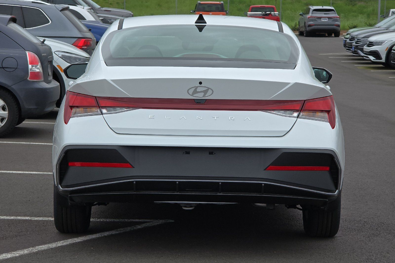 2025 Hyundai Elantra SE photo 4