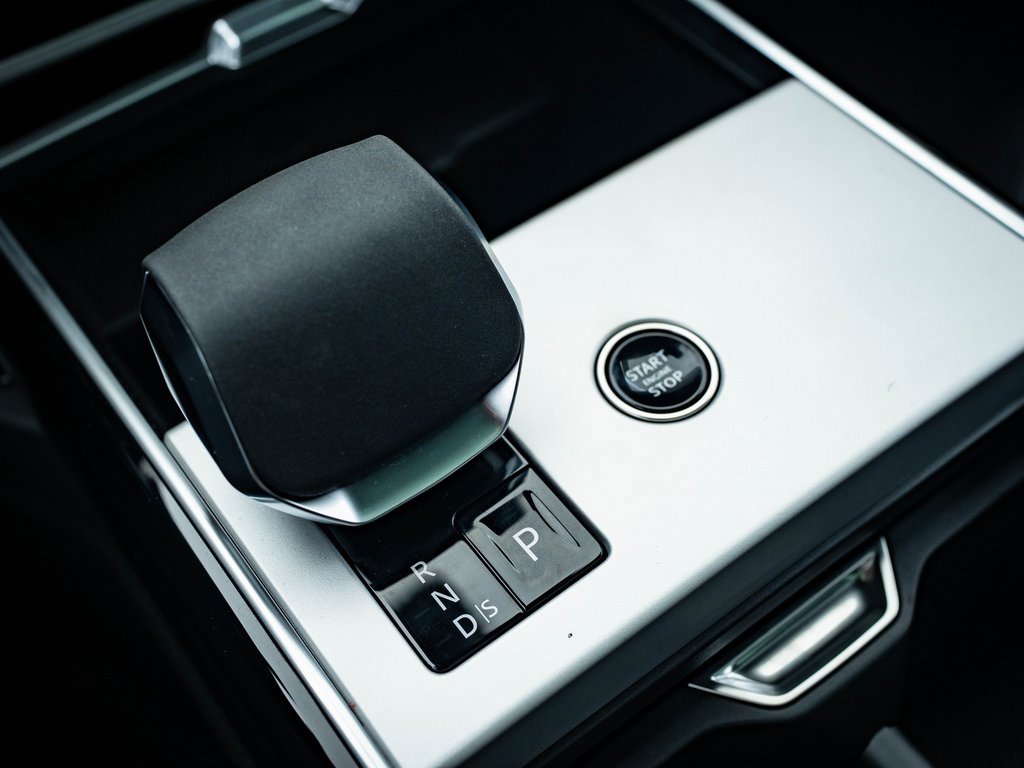 2025 Land Rover Range Rover SE photo 29