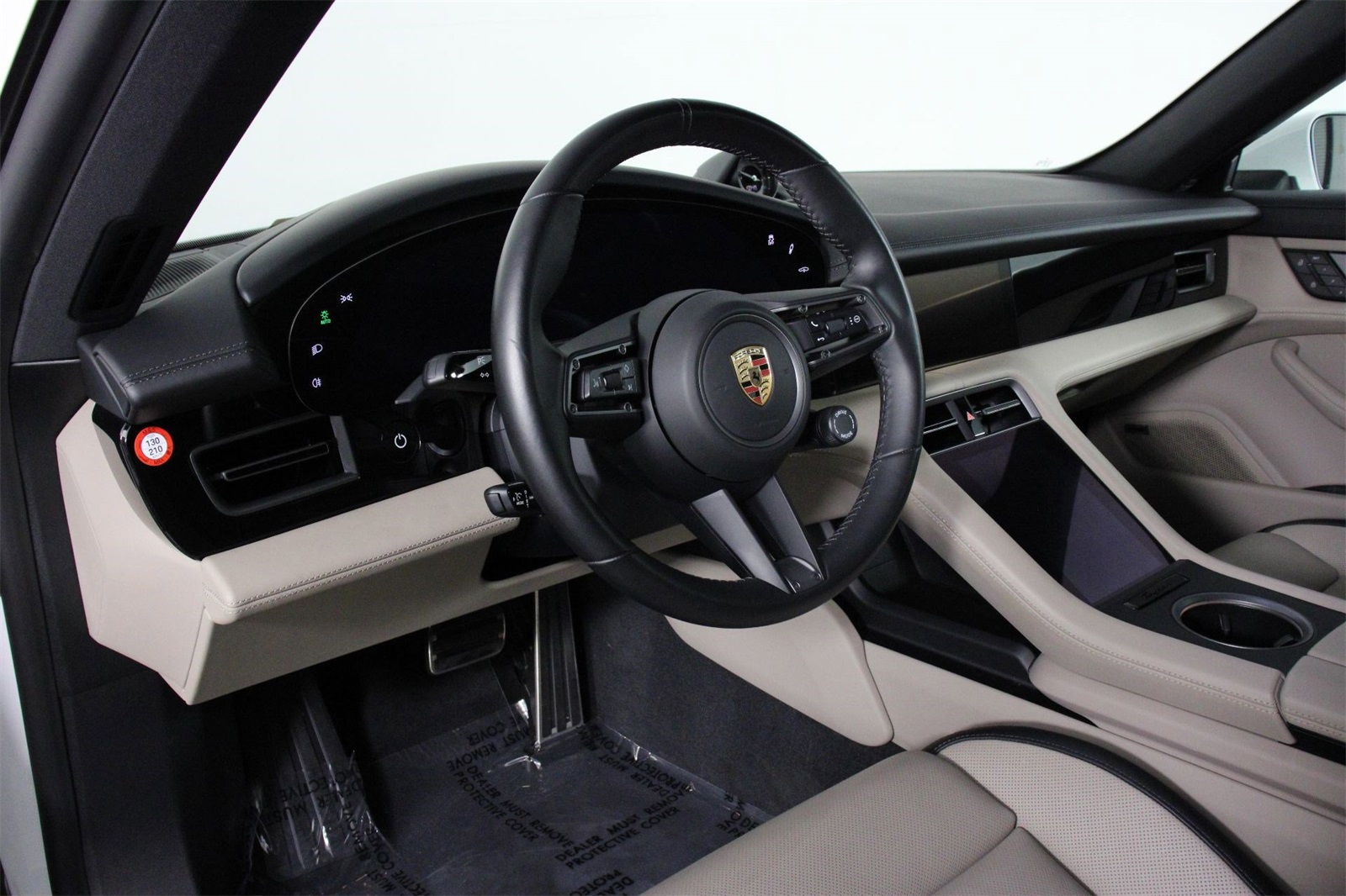 2025 Porsche Taycan photo 4