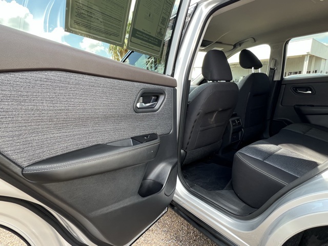 2021 Nissan Rogue SV photo 25