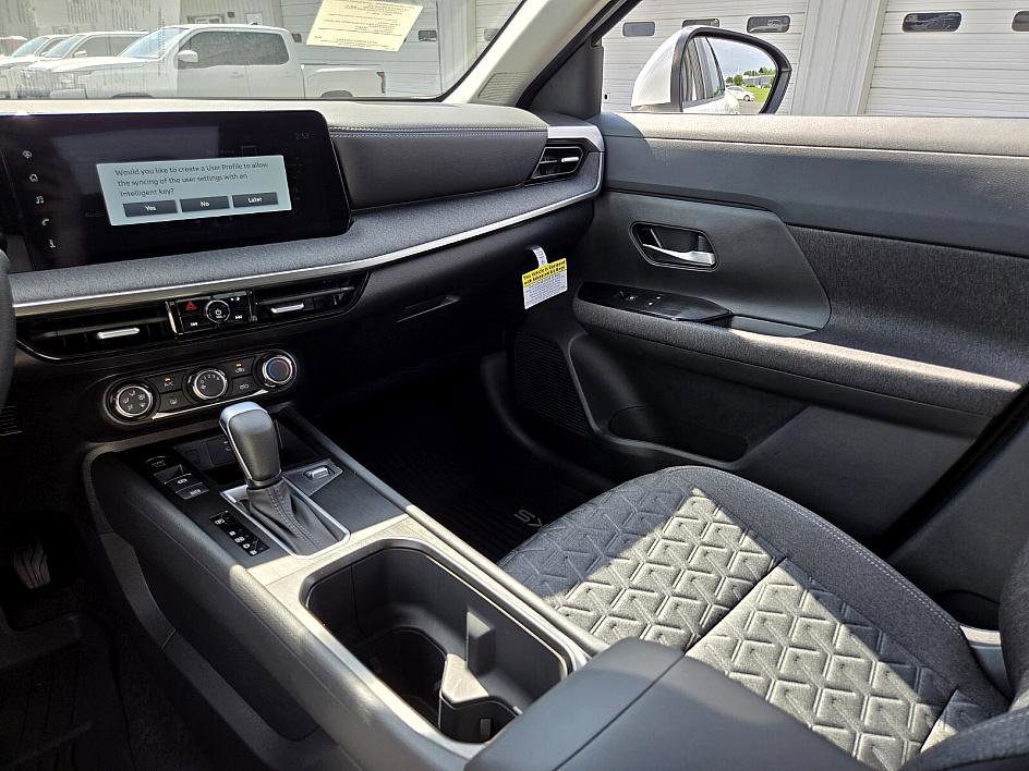 2025 Nissan Kicks SV photo 14