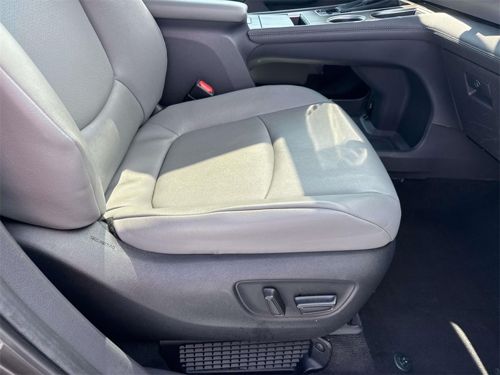 2024 Toyota Sienna XLE photo 12
