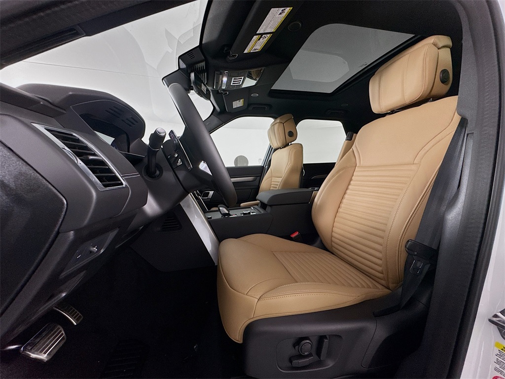 2025 Land Rover Discovery SE photo 19