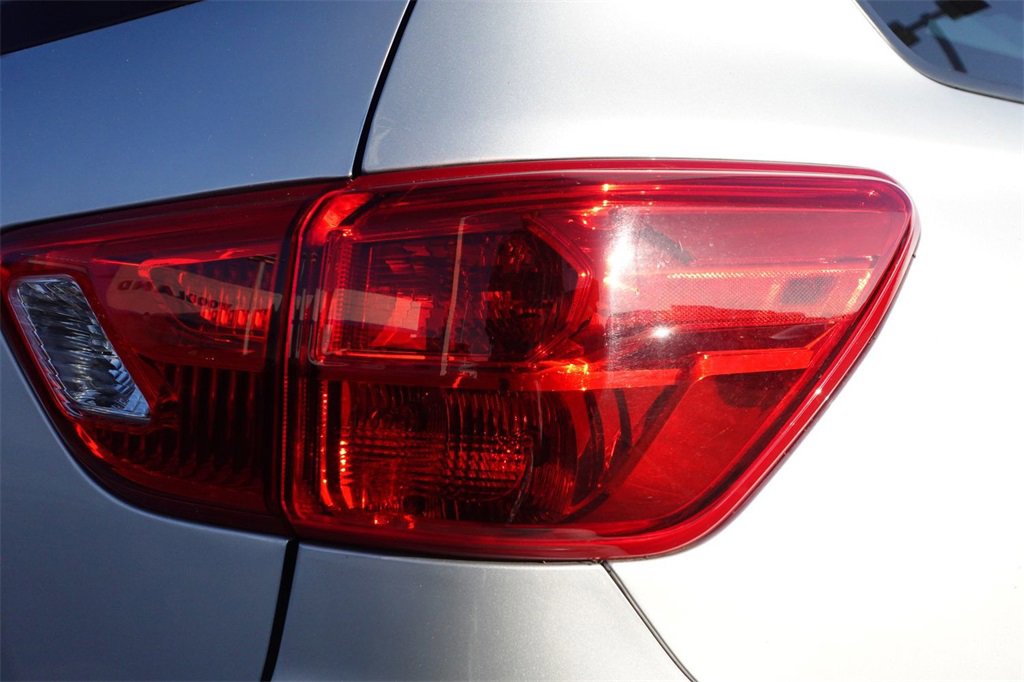 2019 Nissan Pathfinder SV photo 2