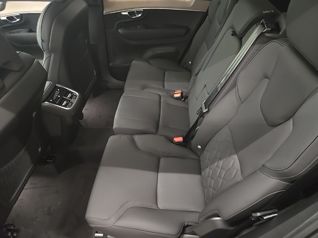 2026 Volvo XC90 Plus photo 18