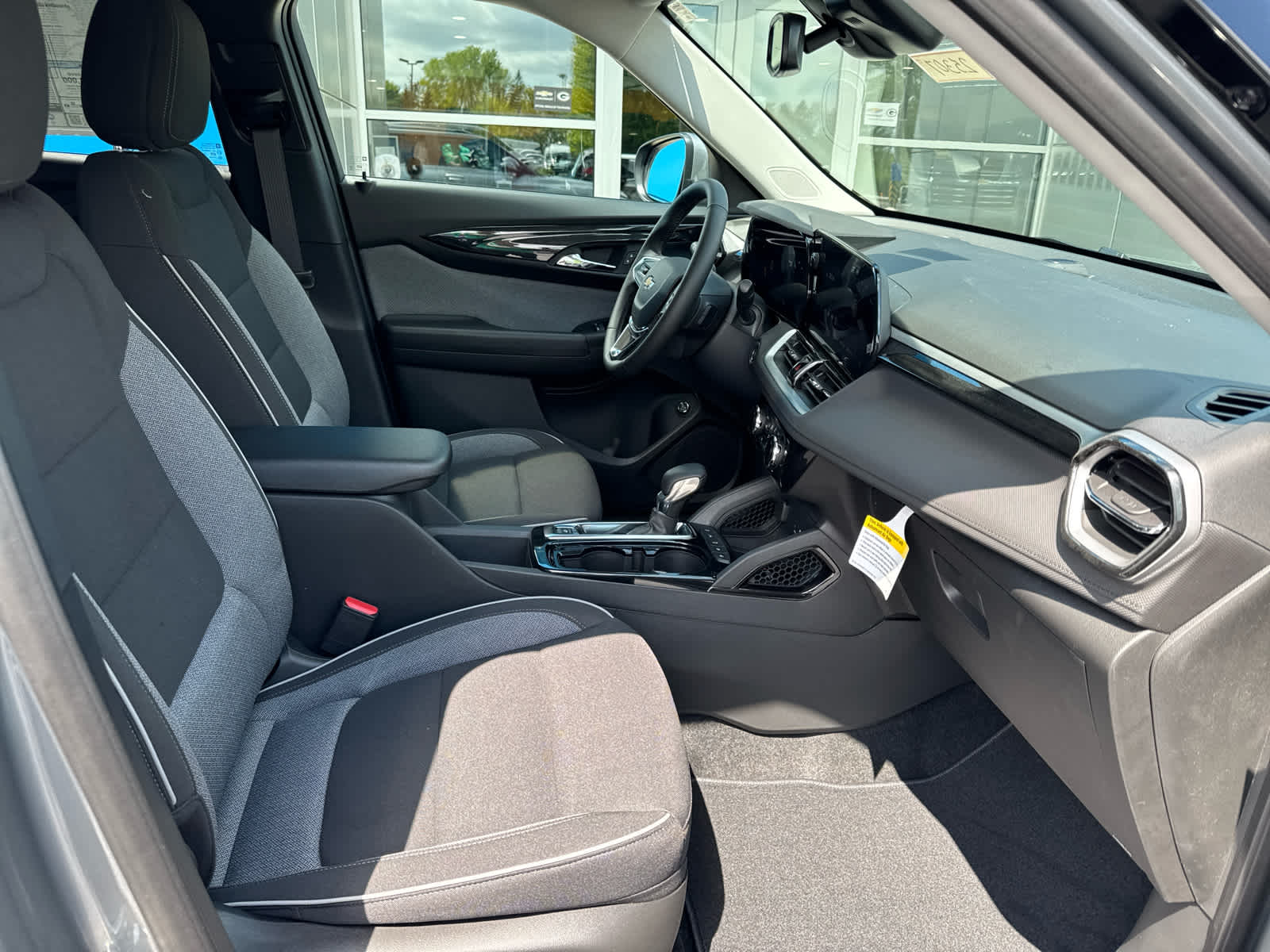 2025 Chevrolet Trailblazer LT photo 3