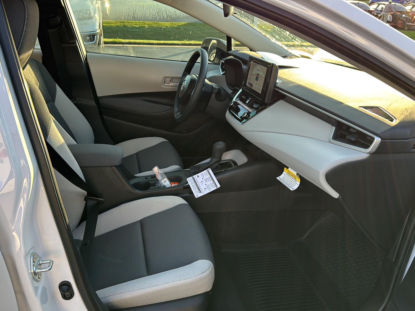 2025 Toyota Corolla LE photo 8