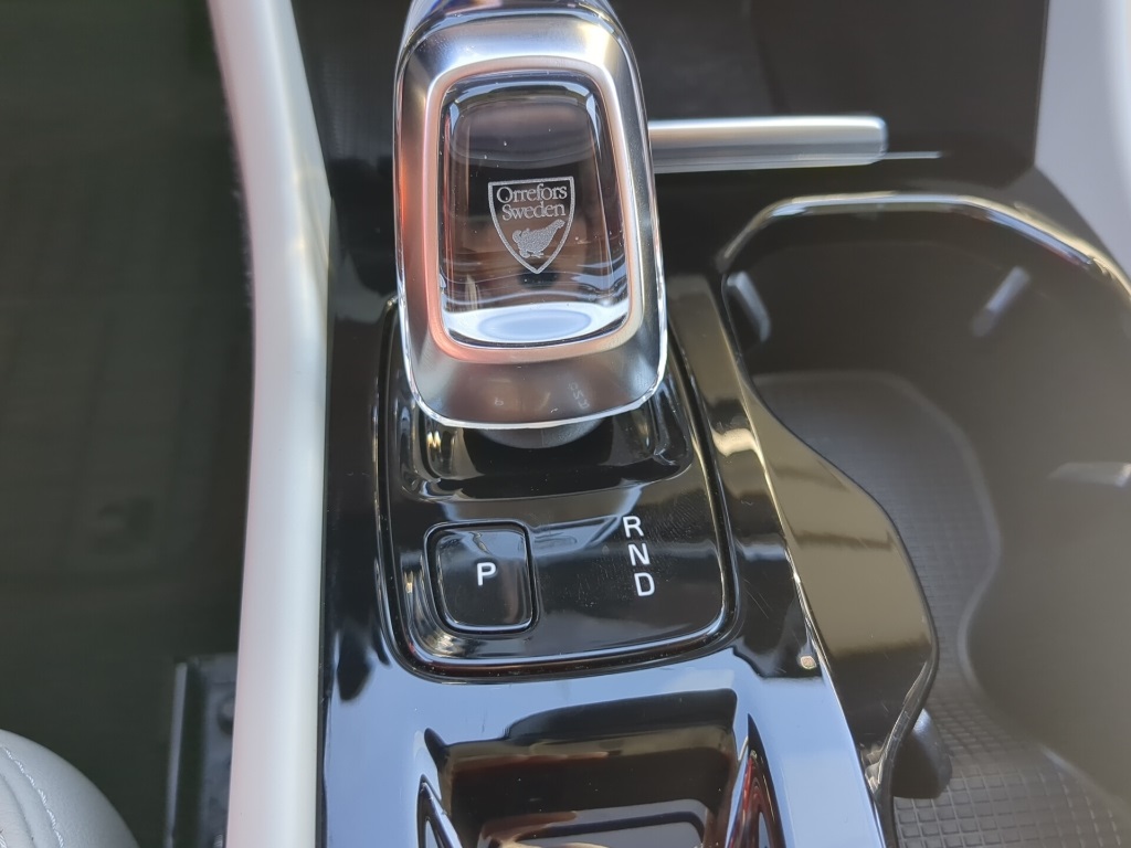 2022 Volvo XC40 T5 Inscription AWD photo 2