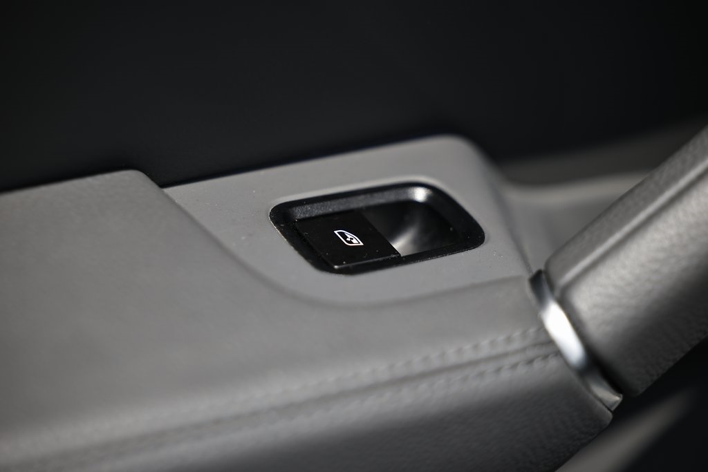 2022 Porsche Cayenne Base photo 26