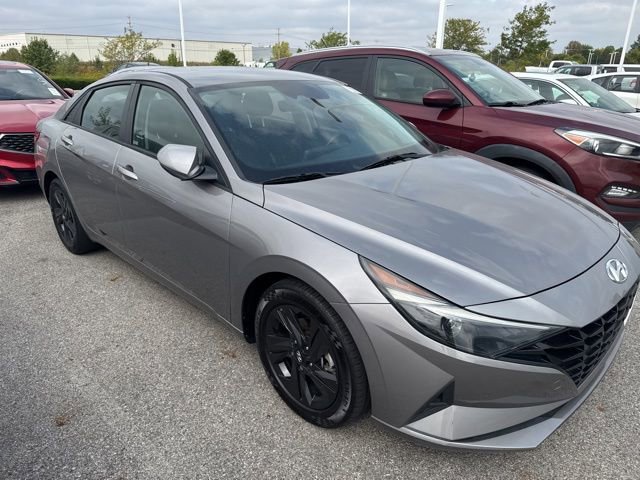 2021 Hyundai Elantra SEL photo 4