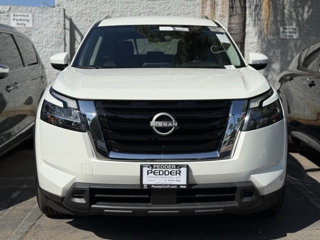2023 Nissan Pathfinder SV
